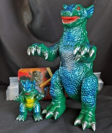 ゴルゴ（Ｍ１号）ソフビフィギュア親子２体セット Amazon.co.jp: ゴルゴ（M1号）ソフビフィギュア親子2体セット